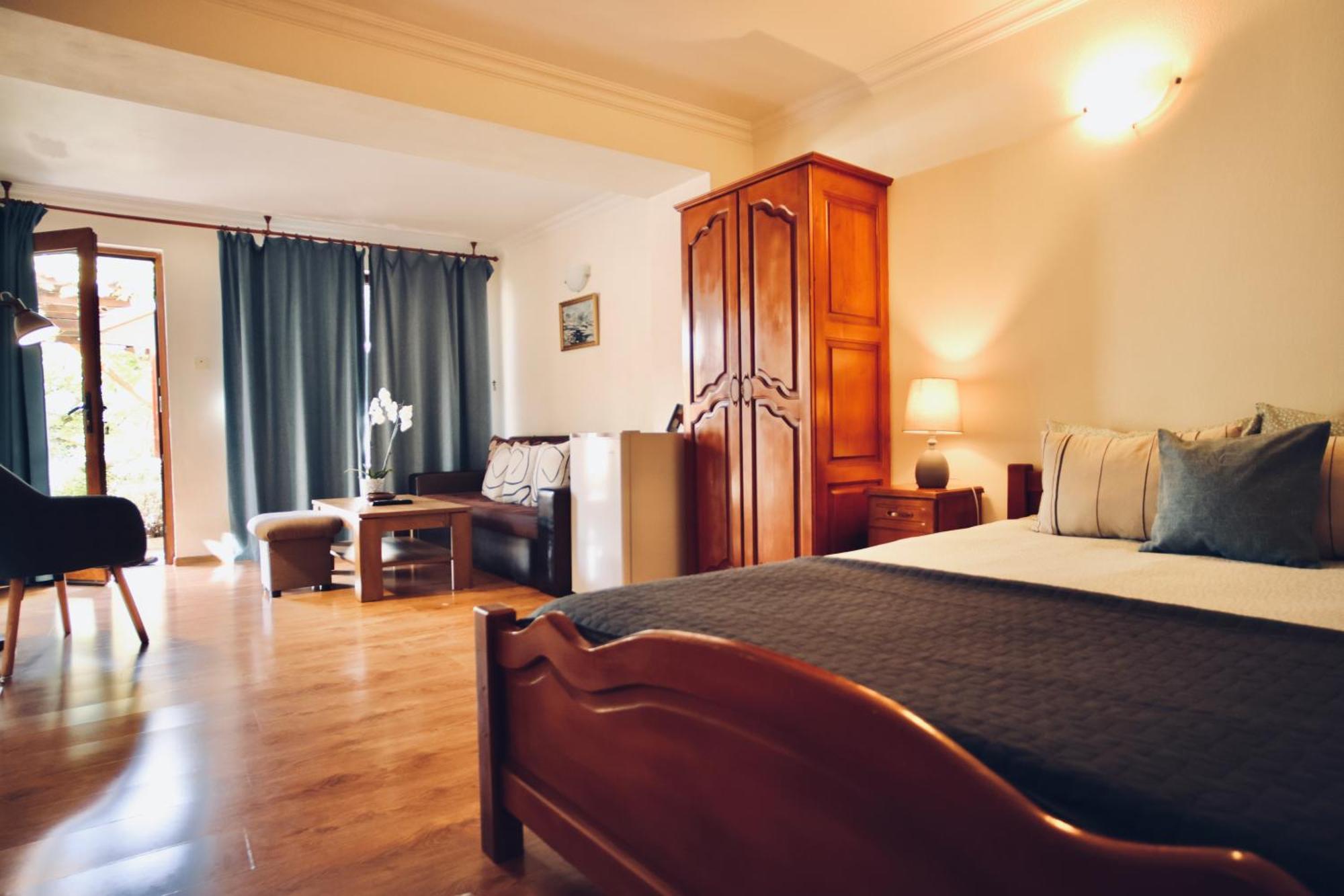 Iliikova House Hotell Kalofer Exteriör bild