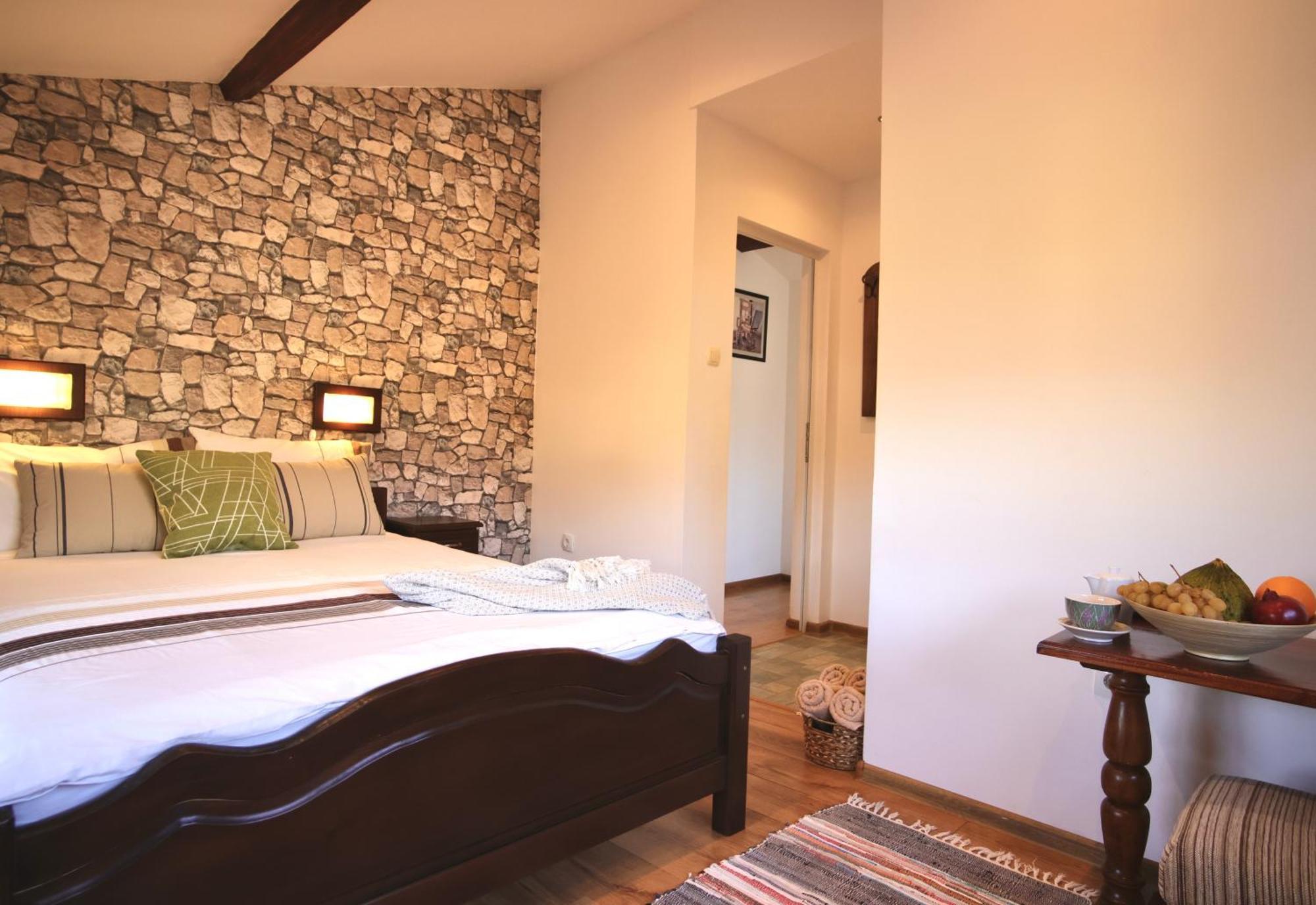 Iliikova House Hotell Kalofer Exteriör bild