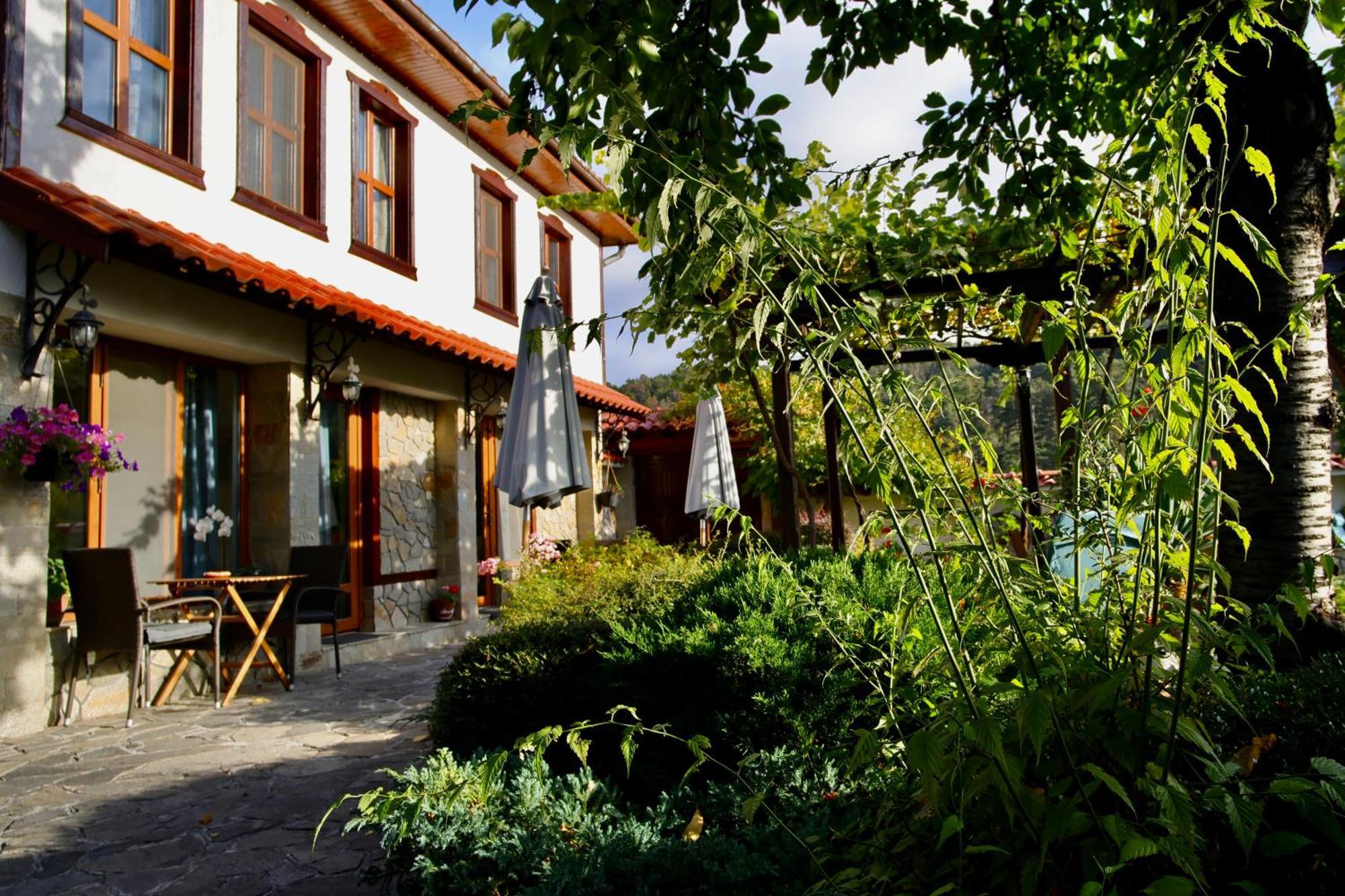 Iliikova House Hotell Kalofer Exteriör bild