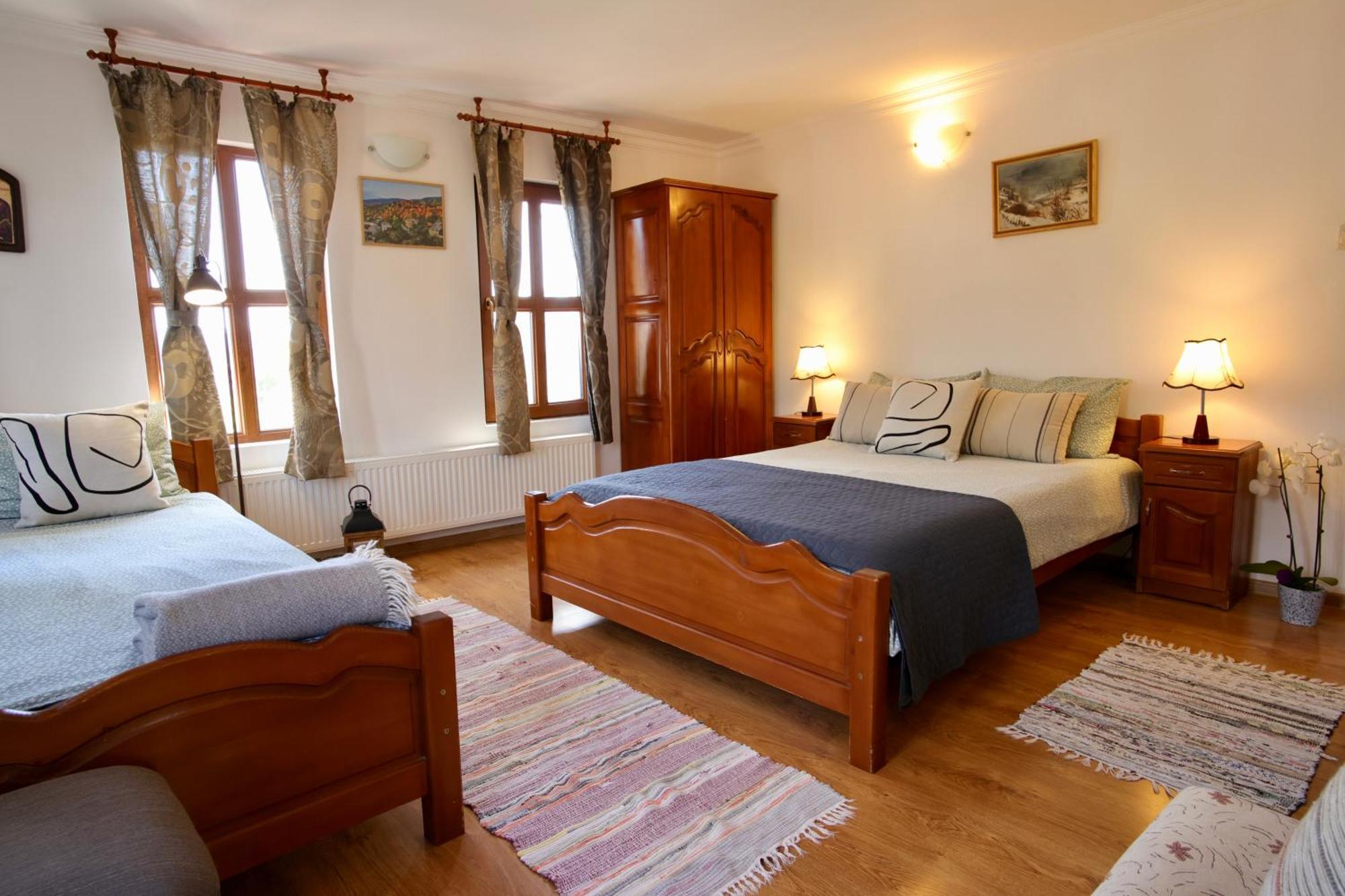 Iliikova House Hotell Kalofer Exteriör bild
